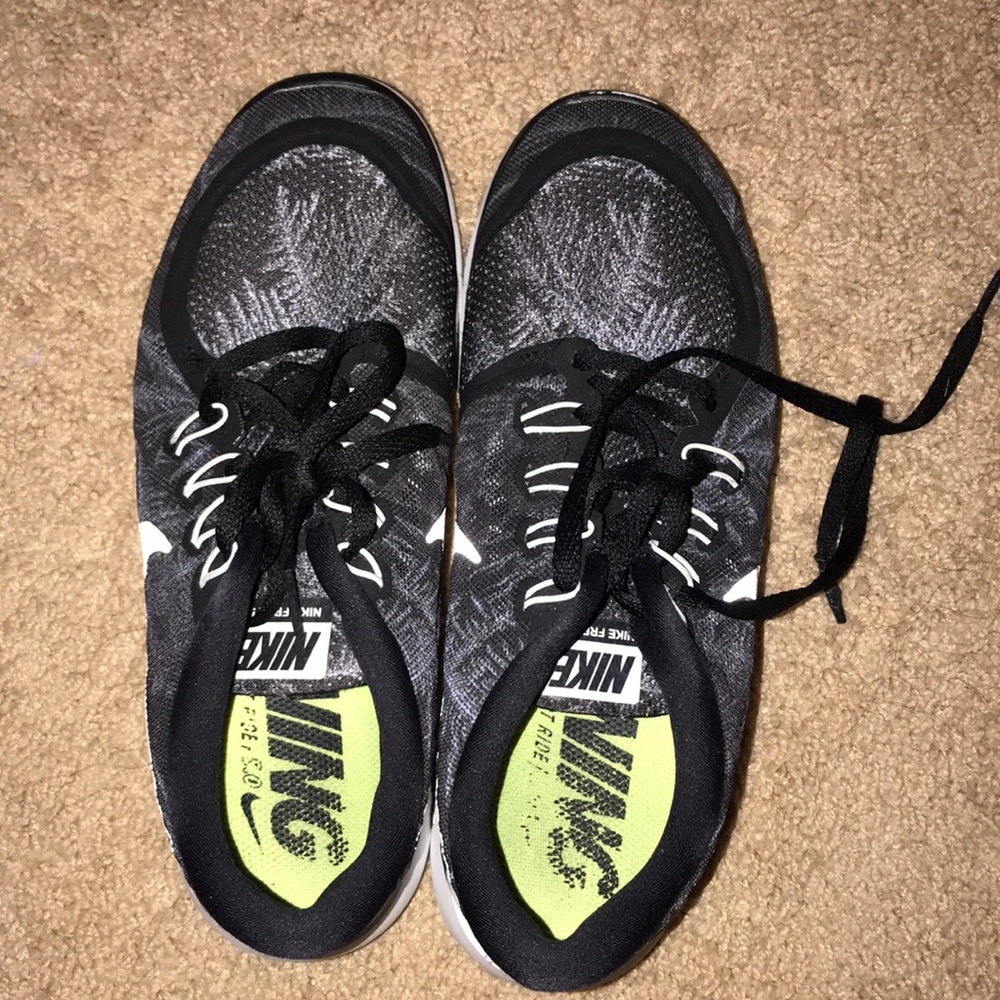nike tennis shoes